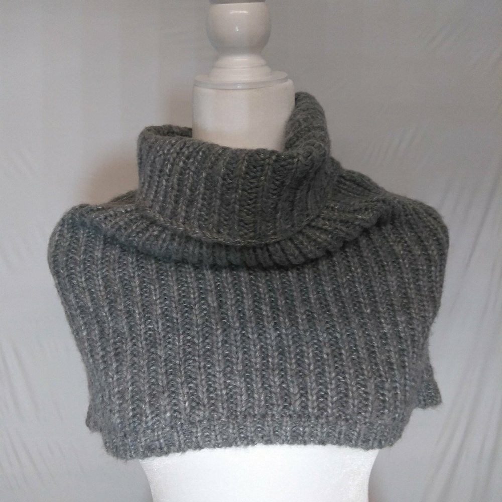 Infinity Loop Scarf. - Picture 2 of 4